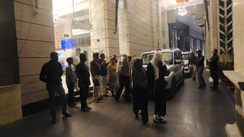 होटल ट्रिनिटी में स्पॉ की आड़ में देह व्यापार का खुलासा : स्पॉ के नाम पर गंदा खेल, ग्राहक बनकर पहुंची पुलिस और खुल गई पूरी पोल, संचालक व मैनेजर गिरफ्तार…….पढ़ें पूरी खबर……..!