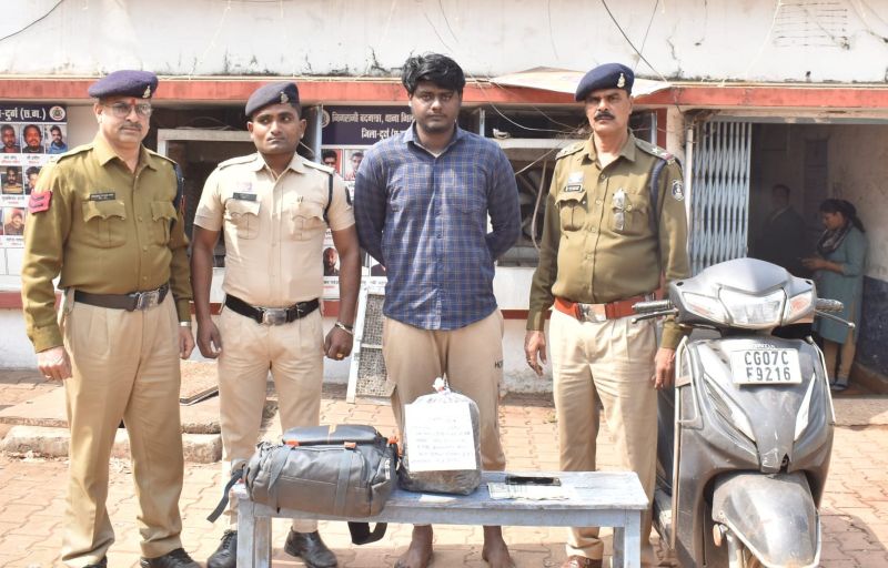 पुलिस का एंड-टू-एंड एक्शन: हुडको श्रीराम चौक पर गांजा तस्करी का भंडाफोड़, ACCU–भिलाई नगर पुलिस की संयुक्त कार्रवाई में आरोपी सलाखों के पीछे