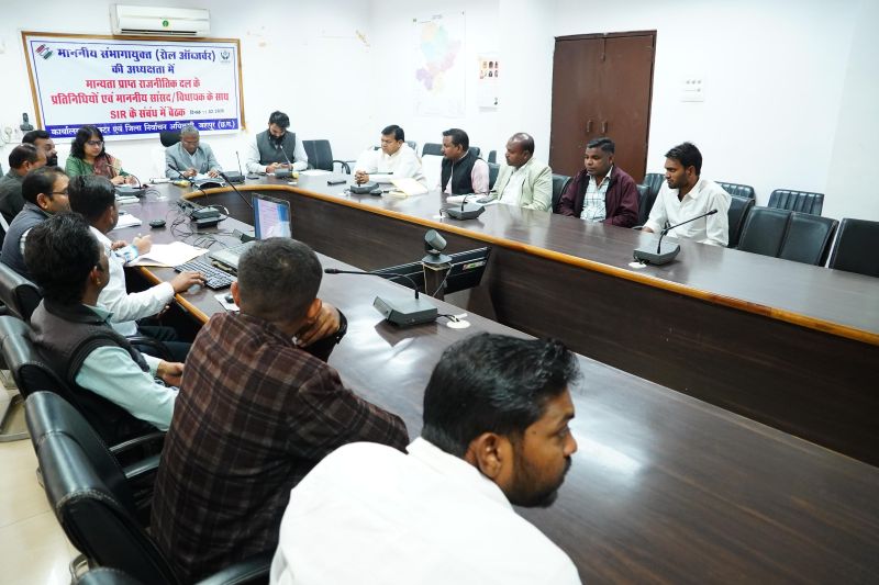 मतदाता सूची को त्रुटिरहित बनाने पर ज़ोर: विशेष गहन पुनरीक्षण की समीक्षा बैठक में रोल ऑब्जर्वर ने कहा—“कोई पात्र न छूटे, कोई अपात्र शामिल न हो”