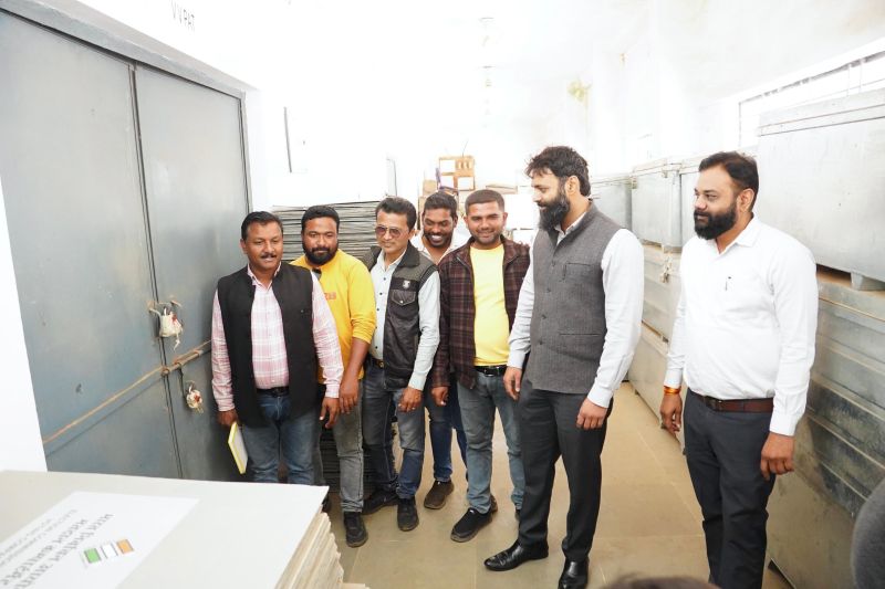 चुनावी पारदर्शिता और सुरक्षा पर प्रशासन का फोकस: जशपुर में ईवीएम वेयरहाउस निरीक्षण के दौरान कलेक्टर ने दिए पुख्ता सुरक्षा बनाए रखने के निर्देश