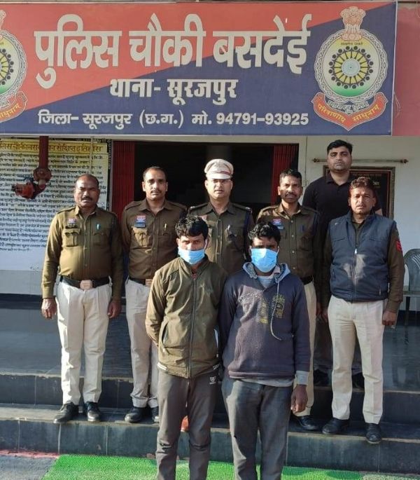 साइबर ठगी का टूटा जाल : सूरजपुर पुलिस की बड़ी कार्रवाई में फर्जी थाना प्रभारी और जेल अधीक्षक बनकर ठगी करने वाले दो आरोपी यूपी के बहराइच से गिरफ्तार, सूरजपुर पुलिस ने नेपाल बॉर्डर तक खदेड़ कर पकड़े शातिर आरोपी….पढ़ें पूरी खबर !