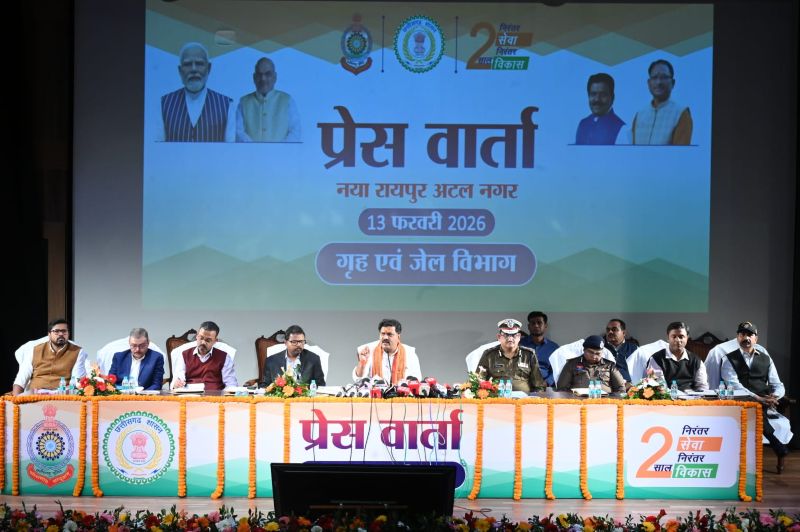 मीडिया से संवाद में गृह मंत्री का बड़ा बयान: बस्तर में शांति के लिए सरकार प्रतिबद्ध, नक्सलवाद के खात्मे की समयबद्ध रणनीति, साइबर अपराध-नशा तस्करी-अवैध प्रवासियों पर सख्त कार्रवाई और जेल सुधारों से लेकर पुनर्वास योजनाओं तक सुरक्षा तंत्र को बनाया जा रहा सशक्त