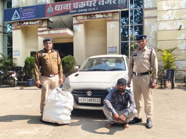 ऑपरेशन “आघात” में बड़ी कार्रवाई : झारसुगुड़ा से रायगढ़ तक नशे की खेप ! नाकेबंदी में स्विफ्ट डिजायर से पकड़ा गया गांजा, 10 लाख से अधिक की जप्ती, 21.378 किलो गांजा के साथ तस्कर गिरफ्तार कर भेजा गया न्यायिक अभिरक्षा में.