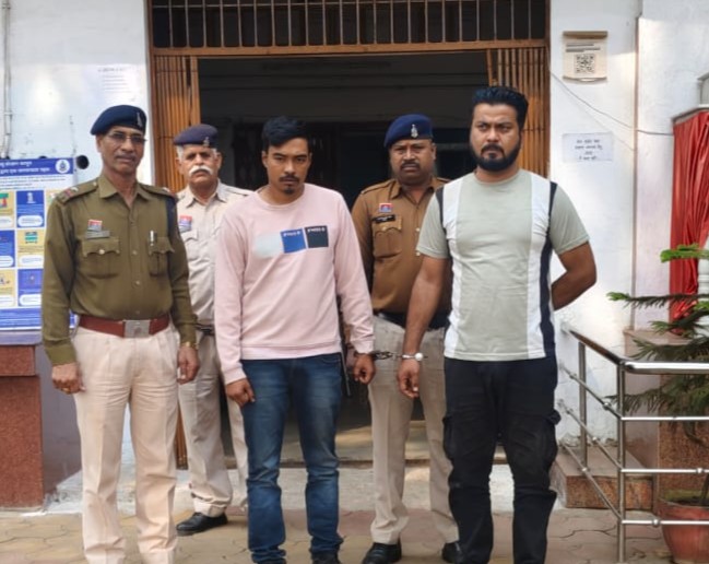 खुर्सीपार में नशे के कारोबार पर पुलिस का बड़ा वार: दो तस्कर गिरफ्तार, सिरप-कैप्सूल, नगदी और टाटा सफारी जब्त