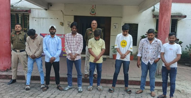 आम जगहों पर जमावड़ा बनाकर फैला रहे थे अशांति, अब सलाखों के पीछे! पुलिस की सघन बाइक पेट्रोलिंग में 6 उपद्रवी दबोचे गए, प्रतिबंधात्मक धाराओं में केस दर्ज कर माननीय न्यायालय में किया गया पेश