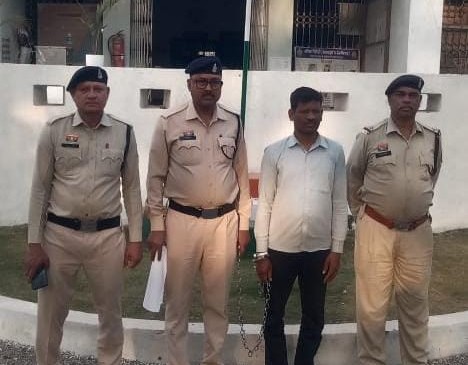 ‘गांव में बड़ा बैगा बनता है’ कहकर भड़का खूनी विवाद! पुरानी दुश्मनी और चुनावी रंजिश में सिर कुचलकर की गई निर्मम हत्या, पोस्टमार्टम रिपोर्ट में खुला राज; पुलिस की सख्त कार्रवाई, आरोपी सलाखों के पीछे