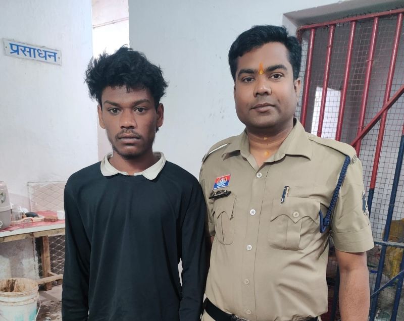 तालाब में मिली लाश से फैली सनसनी! मेले से लौटे राहुल की बेरहमी से हत्या, फरार आरोपी गिरफ्तार—चाकू और बाइक बरामद, खुलासे से सिहर उठा इलाका