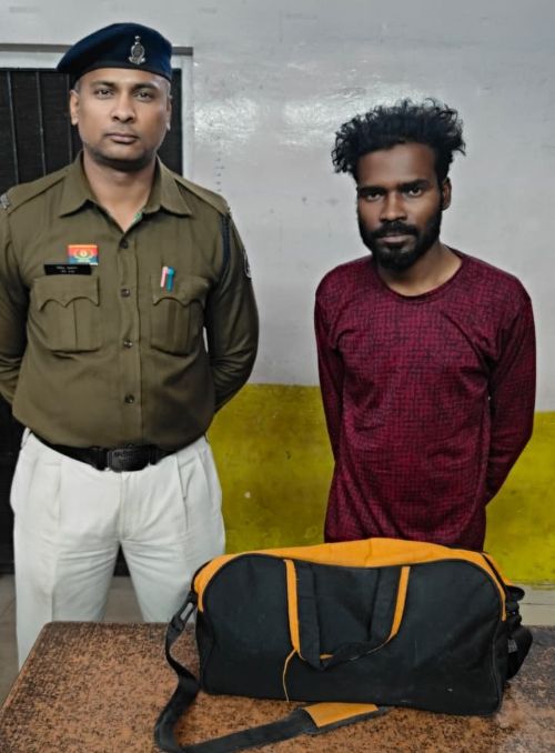 खमतराई में नशे पर वार : ओवरब्रिज के नीचे चल रहा था गांजा कारोबार, पुलिस ने दबोचा सप्लायर, 2.583 किलो गांजा के साथ आरोपी गिरफ्तार, की गई कार्यवाही.