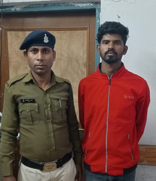 हत्याकांड में बड़ा खुलासा: एक राय होकर किया ताबड़तोड़ हमला, पुलिस ने मुख्य आरोपी समेत नाबालिग को पकड़ा, बाकी की तलाश जारी