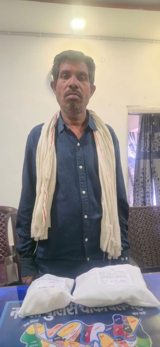 बिलासपुर में नशे के कारोबार पर करारा वार: घर में छिपाकर रखे गांजा के साथ देवचरण वैष्णव गिरफ्तार, NDPS एक्ट में भेजा गया जेल