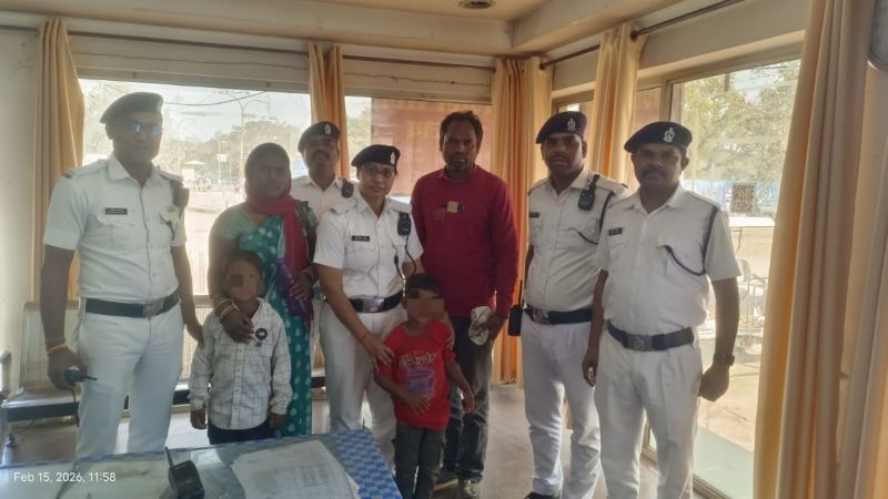 नर्मदा एक्सप्रेस से पहले मचा हड़कंप: प्लेटफॉर्म पर परिवार से बिछड़ा मासूम, रेलवे टीम की त्वरित कार्रवाई से सुरक्षित परिजनों को सौंपा गया