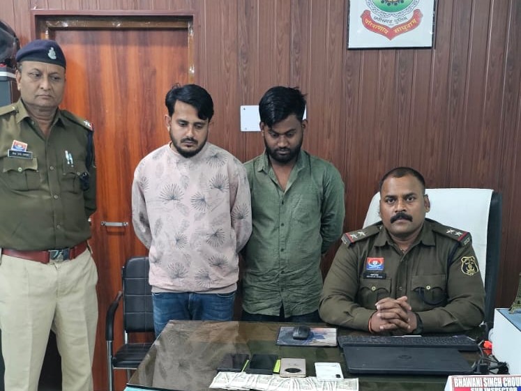 मोबाइल से चल रहा था वर्ल्ड कप सट्टा रैकेट! पुलिस छापे में 23 हजार नगद, 4 मोबाइल और ऑनलाइन आईडी जब्त, दो आरोपी दबोचे गए