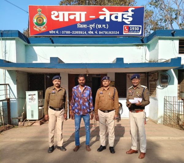 दुर्ग में युवती पर जानलेवा हमला : गर्दन पर धारदार वार करने वाला आरोपी 24 घंटे के भीतर गिरफ्तार कार न्यायिक रिमांड पर भेजा गया.