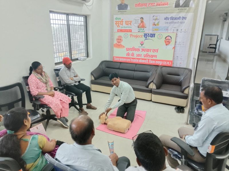 आपदा में अब तत्पर होंगे कर्मचारी: कलेक्टर डॉ गौरव सिंह के मार्गदर्शन में ‘प्रोजेक्ट सुरक्षा’ के तहत रोजगार सहायकों ने सीखी सीपीआर तकनीक, रेड क्रॉस के विशेषज्ञों ने दिया व्यवहारिक प्रशिक्षण