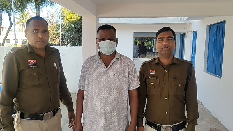 चपरासी की नौकरी के नाम पर बना ठगी का जाल : रेलवे नौकरी का झांसा देकर लाखों की ठगी ! पुलिस ने मास्टरमाइंड को दबोचा ! महीनों से फरार आरोपी आखिरकार गिरफ्तार.