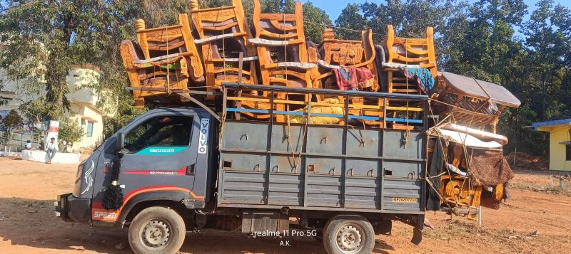 ओवरलोडिंग पर सख्ती : पुलिस ने की त्वरित कार्रवाई, अनुज्ञेय सीमा से अधिक सामान लादना पड़ा भारी, सूरजपुर में अशोक लीलैंड वाहन पर ₹20 हजार का जुर्माना.