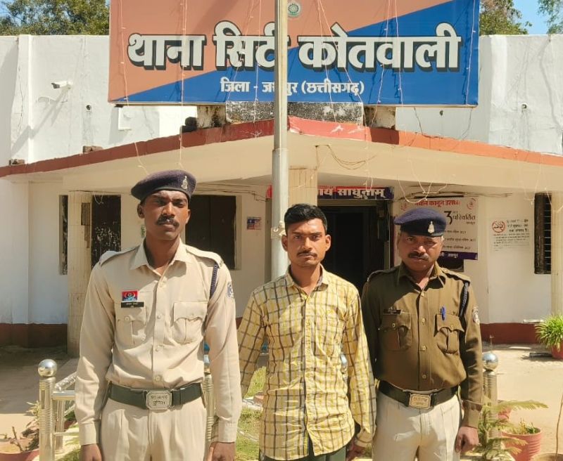 सरकारी नौकरी का झांसा, जमीन गिरवी रख दिलाए लाखों: खुद को बड़ा अधिकारी बताकर 4 लाख 35 हजार ठगने वाला आरोपी सलाखों के पीछे, जशपुर सिटी कोतवाली पुलिस की त्वरित कार्रवाई से खुला फर्जीवाड़ा