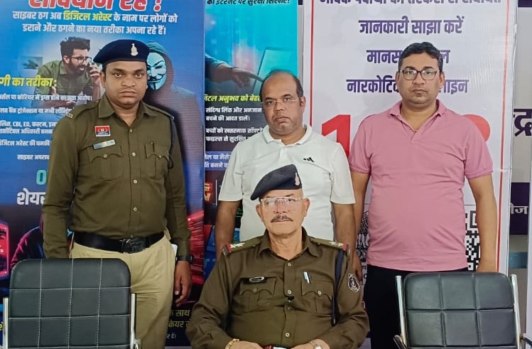 शेयर मार्केट बना ठगी का जाल: 8.45 करोड़ हड़पने वाला आरोपी चढ़ा पुलिस के हत्थे, क्रेटा कार, 21 बैंक कार्ड, कई चेकबुक और नकदी के साथ भेजा गया जेल