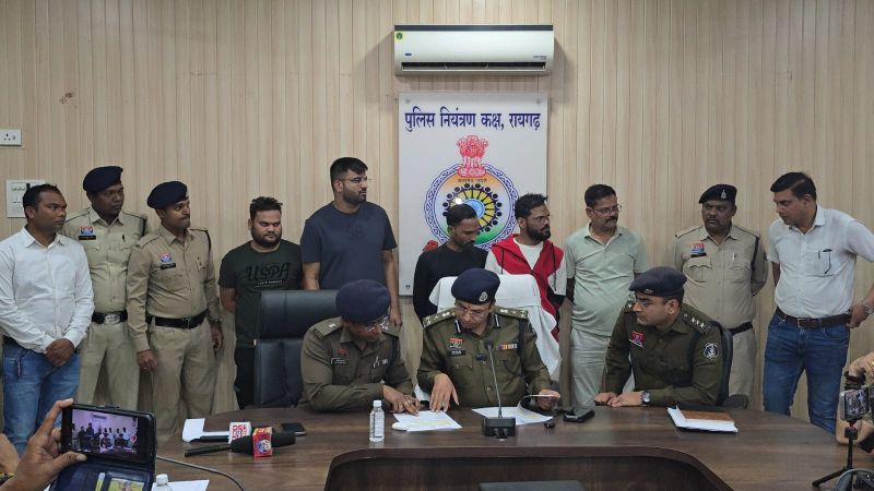 क्रिकेट वर्ल्ड कप बना करोड़ों के अवैध खेल का जरिया! कोलकाता के लग्ज़री होटल में रायगढ़ पुलिस की ताबड़तोड़ रेड, इंटरस्टेट सट्टा गैंग बेनकाब – ऑनलाइन बेटिंग ऐप से चल रहा था नेटवर्क, 9 स्थायी वारंट तामील, सटोरियों में मचा हड़कंप