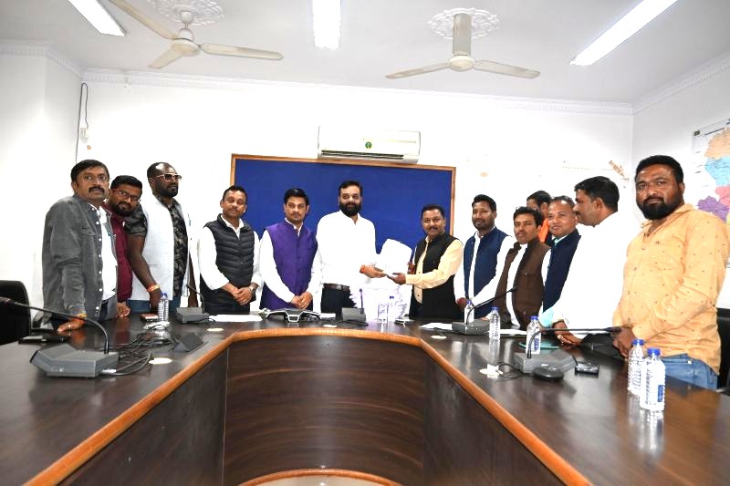 घर-घर सर्वे से डिजिटलाइजेशन तक: जशपुर की नई मतदाता सूची प्रकाशित, 928 बीएलओ की मेहनत रंग लाई — पारदर्शिता के साथ 7,500 से अधिक नए मतदाता जुड़े