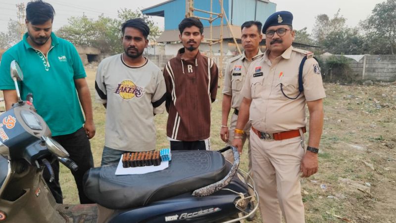 नशे के नेटवर्क पर बड़ी चोट: फरार वारंटी अविनाश बना मास्टरमाइंड, 556 प्रतिबंधित नशीली गोलियों के साथ 3 आरोपी गिरफ्तार—2.62 लाख की मशरूका और दोपहिया वाहन जब्त