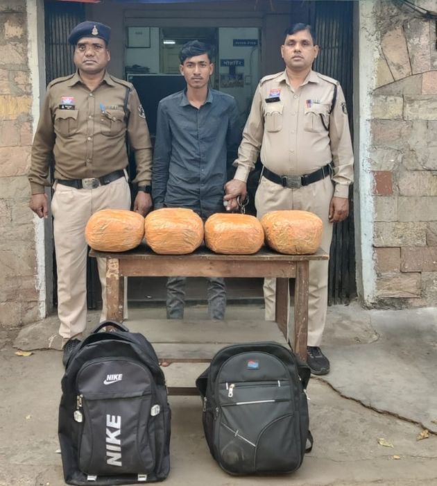रेलवे स्टेशन के पास नशे का बड़ा भंडाफोड़: Raipur के थाना गंज क्षेत्र में 8 किलो गांजा के साथ तस्करी का खुलासा, एक वयस्क और एक नाबालिग पकड़ा गया, 5.55 लाख का मादक माल और महंगे मोबाइल जप्त