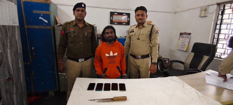 राजधानी में चाकू के दम पर दहशत फैलाने वाला शातिर गिरफ्तार: संजय चौहान उर्फ संजय कुम्हार के पास से 05 चोरी के मोबाइल और धारदार हथियार बरामद, बीएनएस की धारा 314 जोड़ी गई, आधा दर्जन से अधिक मामलों का निकला आरोपी