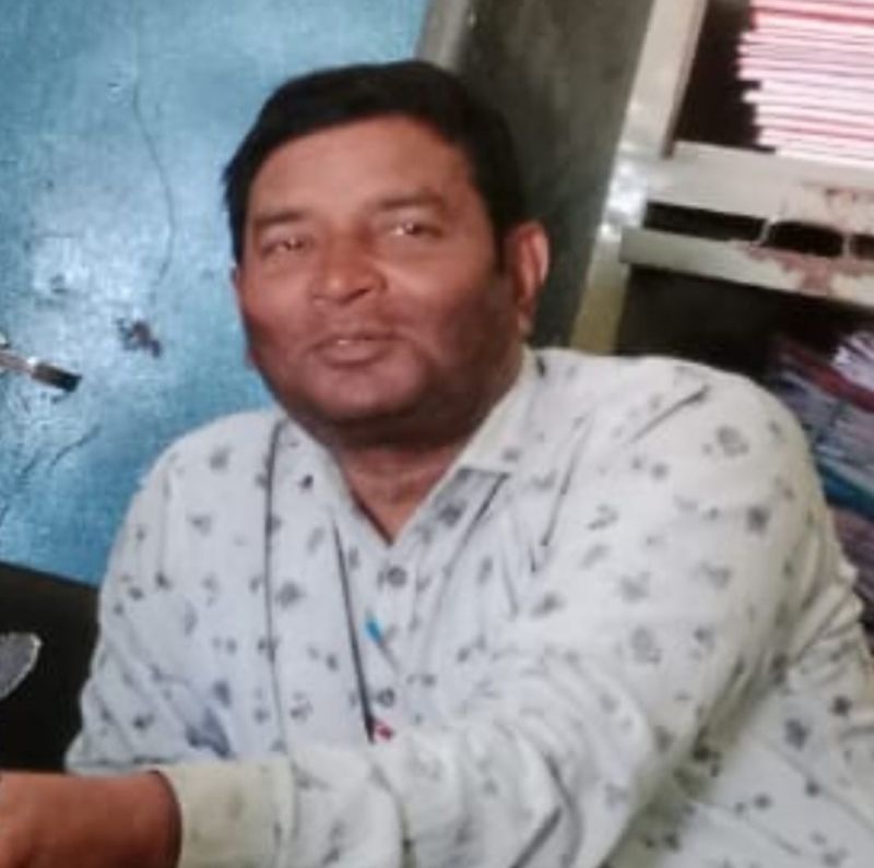 घर से स्कूल जा रहे शिक्षक की दर्दनाक सड़क हादसे में मौत, ट्रक चालक हिरासत मेंसिंगीबहार मेन रोड पर आमने-सामने टक्कर, क्षेत्र में शोक की लहर