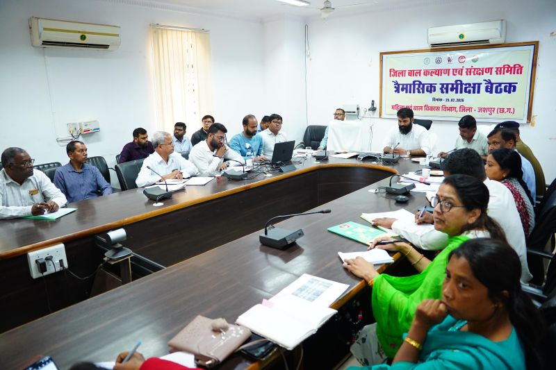 जशपुर में मिशन वात्सल्य की सख्त समीक्षा: कलेक्टर रोहित व्यास ने बाल संरक्षण तंत्र सुदृढ़ करने, रिक्त पदों की पूर्ति और लंबित प्रकरणों के समयबद्ध निराकरण के दिए निर्देश