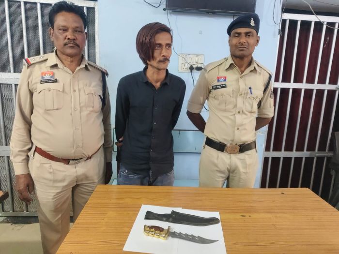 दहशत फैलाने की साजिश नाकाम — सुनील नायक उर्फ गोलू धारदार चाकू के साथ गिरफ्तार, आर्म्स एक्ट सहित गंभीर धाराओं में अपराध दर्ज