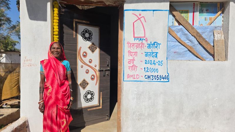 कच्ची झोपड़ी से सम्मानपूर्ण जीवन तक का सफर — प्रधानमंत्री आवास योजना (ग्रामीण) ने सरगुजा की भुइरी बाई को दी पक्की छत, उज्ज्वला और राशन योजनाओं से बदली पूरी जिंदगी