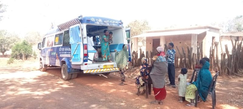 दुर्गम पहाड़ियों से घर की चौखट तक चिकित्सा सेवा — पीएम जनमन अभियान से बलरामपुर में स्वास्थ्य क्रांति, कलेक्टर राजेन्द्र कटारा के निर्देशन में विशेष पिछड़ी जनजातियों को मिल रहा त्वरित उपचार