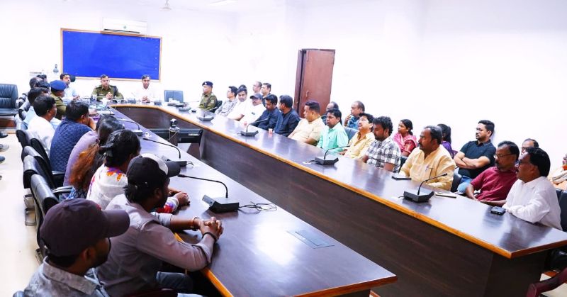 जशपुर में सौहार्दपूर्ण पर्व मनाने की अपील: सीसीटीवी निगरानी, अतिरिक्त पुलिस बल तैनात, अस्पतालों में स्टाफ बढ़ाने और रेड क्रॉस को रक्त उपलब्धता सुनिश्चित करने के निर्देश