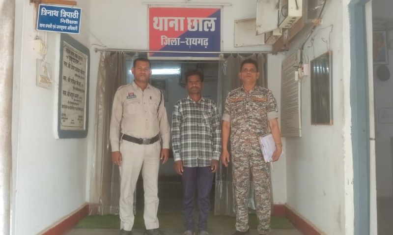 ऑपरेशन मुस्कान में कामयाबी : काम दिलाने का झांसा देकर एमपी ले गया था आरोपी, रायगढ़ पुलिस की त्वरित कार्रवाई से बालिकाएं सुरक्षित वापस, छाल पुलिस ने दो नाबालिग बालिकाएं सकुशल की बरामद, आरोपी गिरफ्तार कर भेजा गया रिमांड पर.