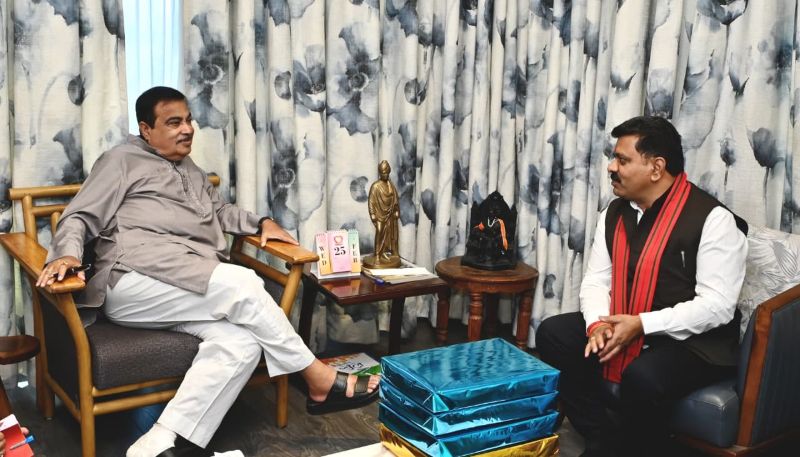 केंद्रीय परिवहन मंत्री नितिन गडकरी से मिले उपमुख्यमंत्री विजय शर्मा : कवर्धा बायपास और NH-30 के धवईपानी से सिमगा सेक्शन को 4-लेन करने का किया आग्रह, मंत्री ने दिया शीघ्र स्वीकृति का आश्वासन