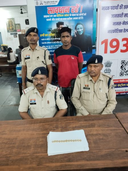 6 लाख दिलाने का झांसा, 3 लाख की सोने की माला लेकर फरार! बुजुर्ग महिला से अस्पताल में ठगी करने वाला आरोपी गिरफ्तार, CCTV से खुली पोल