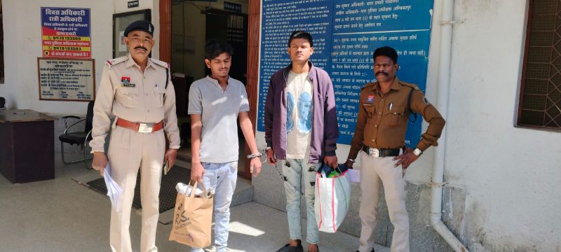 पुलिस की तत्परता से दो आरोपी दबोचे: मुखबिर सूचना पर कार्रवाई, लैपटॉप खरीदने वाला भी गिरफ्तार, फरार साथी की तलाश जारी