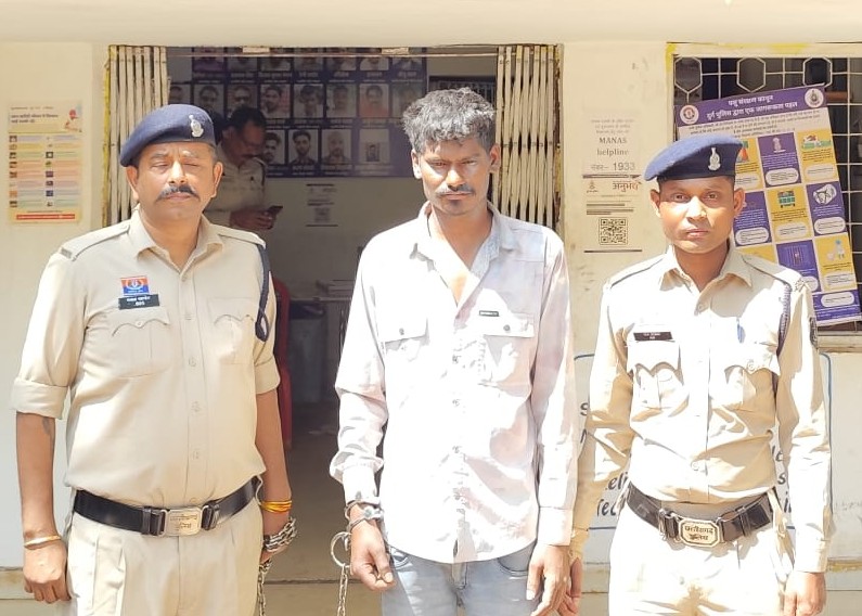 शराब के नशे में रिश्तों का कत्ल: जामुल के रावणभाठा में चाचा ने भतीजे के सिर पर लोहे के पाइप से किए ताबड़तोड़ वार, 10 घंटे में आरोपी गिरफ्तार — दुर्ग पुलिस की त्वरित कार्रवाई