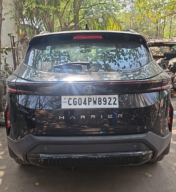 वायरल वीडियो पर पुलिस का बड़ा एक्शन: सनरूफ से निकल राहगीरों पर गुब्बारे फेंक रहे युवकों की कार जब्त, गुढ़ियारी थाने में मामला दर्ज — रायपुर में लापरवाही पर सख्त कार्रवाई