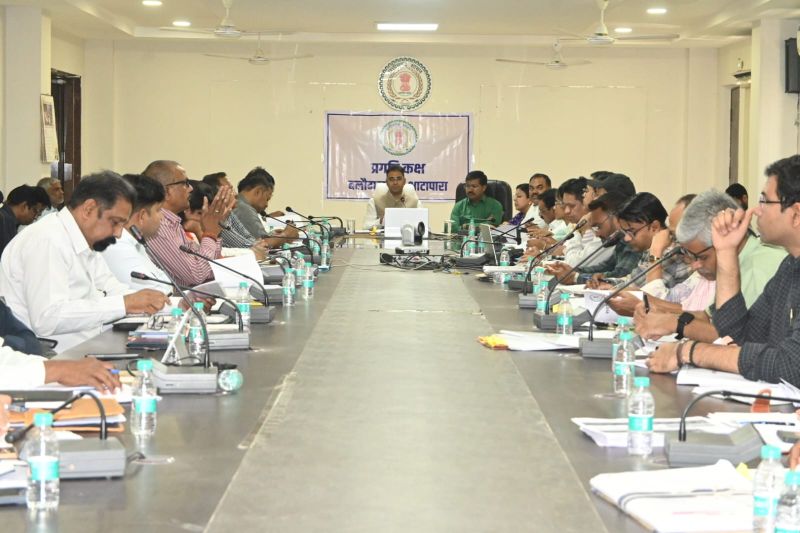 स्थानीय स्तर पर दूर हो सकने वाले समस्याओं के लिये लोगों को जिला कार्यालय न आना पड़े – कलेक्टर