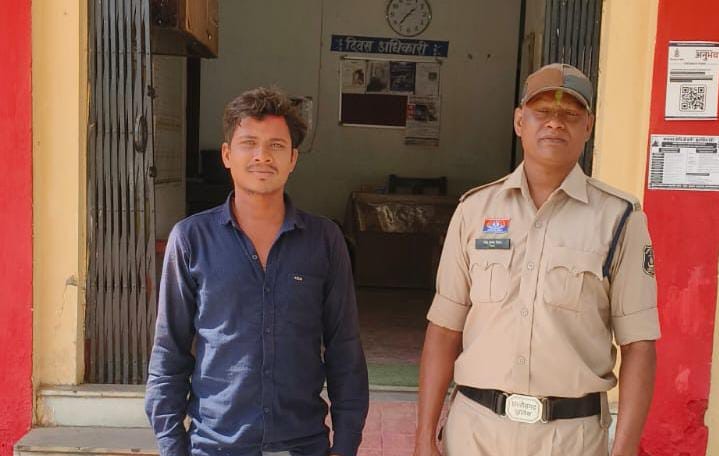 शादी का झांसा देकर युवती से लगातार दैहिक शोषण, फरार आरोपी कोमल प्रसाद को मुंगेली से दबोचने में पामगढ़ पुलिस को बड़ी कामयाबी