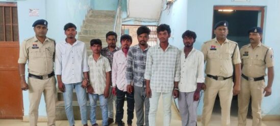 होली के रंग बने खून के रंग : रंग-गुलाल लगाने को लेकर शुरू हुआ विवाद, आरंग में चाकू से हमला कर युवक की हत्या, 7 आरोपी और एक बालक गिरफ्तार.