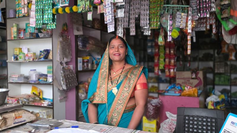 आत्मनिर्भरता की मिसाल: स्वयं सहायता समूह से जुड़कर हरमनिया देवी बनीं सफल उद्यमी, कभी फीस भरने के लिए जूझती थीं—आज बच्चों को बिलासपुर में पढ़ा रहीं