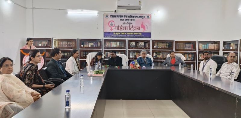 जशपुर में अंतर्राष्ट्रीय महिला दिवस पर विधिक जागरूकता कार्यक्रम : “सभी महिलाओं और बालिकाओं के लिए अधिकार, न्याय और कार्रवाई” थीम के साथ आयोजित कार्यक्रम में सत्येन्द्र कुमार साहू ने कहा— सशक्त नारी ही समावेशी और न्यायपूर्ण समाज की मजबूत नींव