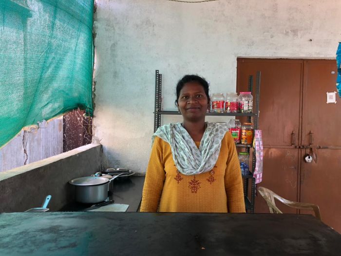 ‘बिहान’ से मिली उड़ान: जशपुर की रश्मि तिर्की ने मुद्रा योजना से शुरू किया फास्ट फूड सेंटर, आज बनीं गांव की ‘लखपति दीदी’, ग्रामीण महिलाओं के लिए बनी प्रेरणा