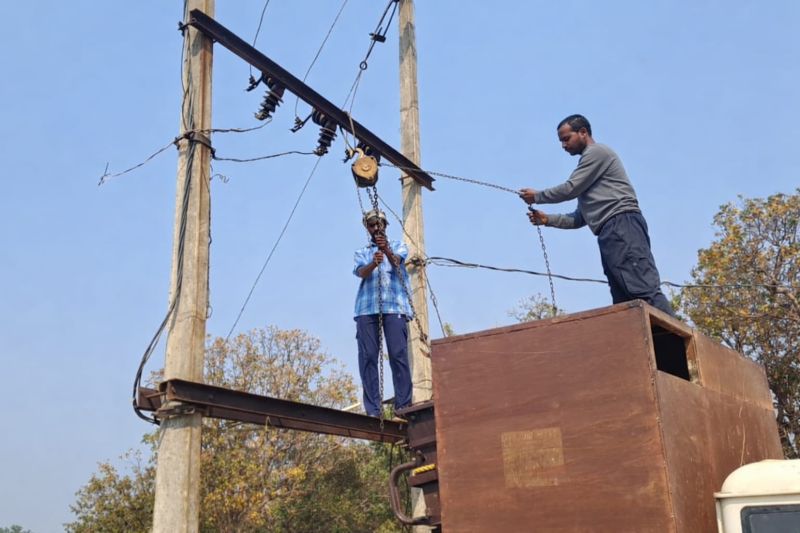 मुख्यमंत्री कैंप कार्यालय की त्वरित पहल से बंसीबहार में लौटी बिजली: खराब ट्रांसफार्मर बदला, ग्रामीणों को मिली राहत, मुख्यमंत्री के प्रति जताया आभार