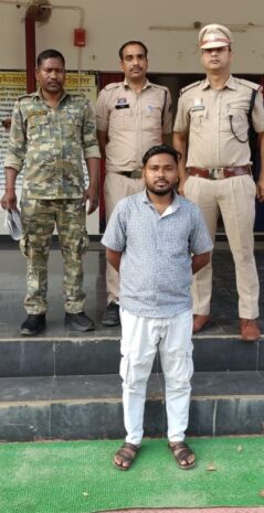 नशे के कारोबार पर सूरजपुर पुलिस की सख्ती, फरार आरोपी को बसदेई पुलिस ने दबोचा, एनडीपीएस एक्ट मामले में फरार आरोपी आखिरकार चढ़ा पुलिस के हत्थे.