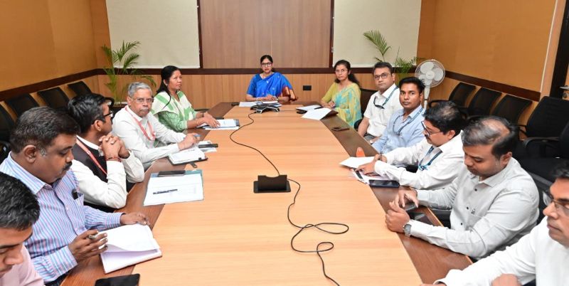 प्रदेश में गैस और ईंधन की कमी नहीं: खाद्य सचिव श्रीमती रीना कंगाले ने की आपूर्ति व्यवस्था की समीक्षा, उपभोक्ताओं की शिकायतों के लिए टोल फ्री नंबर 1800-233-3663 जारी