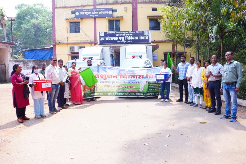 जशपुर में पशुओं को खुरपका-मुँहपका से बचाने के लिए 45 दिवसीय महाअभियान शुरू, विधायक ने मोबाइल वेटरनरी यूनिट वैन को किया रवाना — 3.80 लाख पशुओं के टीकाकरण का लक्ष्य
