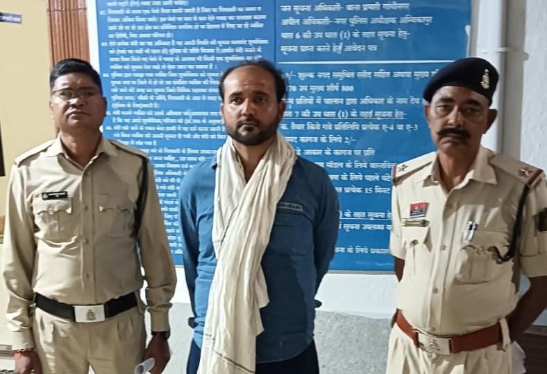 नकदी लूटपाट का आरोपी 24 घंटे में गिरफ्तार: खुद को RTO अधिकारी बताकर 20 हजार रुपये लूटने वाला आदतन अपराधी पुलिस के शिकंजे में, बुलेट मोटरसाइकिल और नगदी बरामद